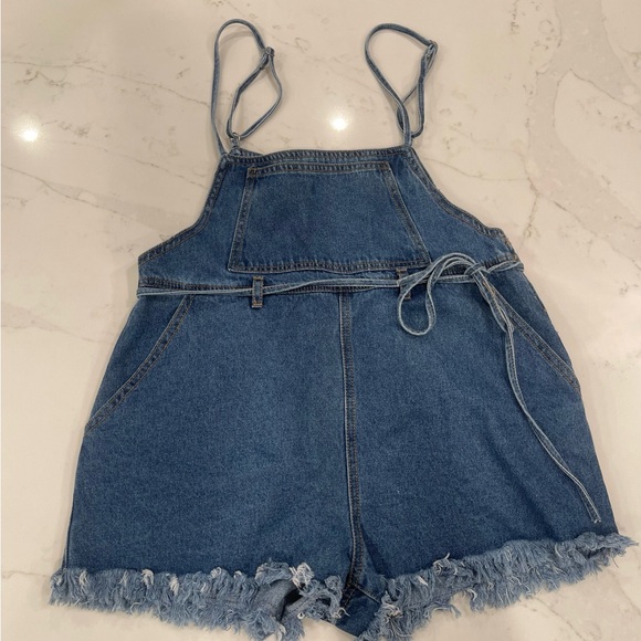 NWT Forever 21 Denim Frayed Hem Overalls with Adjustable Belt and Pockets - Picture 1 of 12